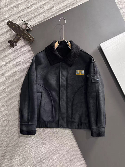 グッチ 新モデル人気の両面ファーコート