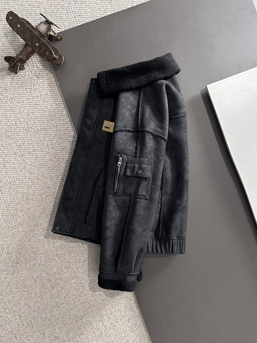 グッチ 新モデル人気の両面ファーコート