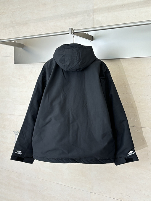 バレンシアガコピー Balenc1aga 3B スキーシリーズ キルティングスキースーツ