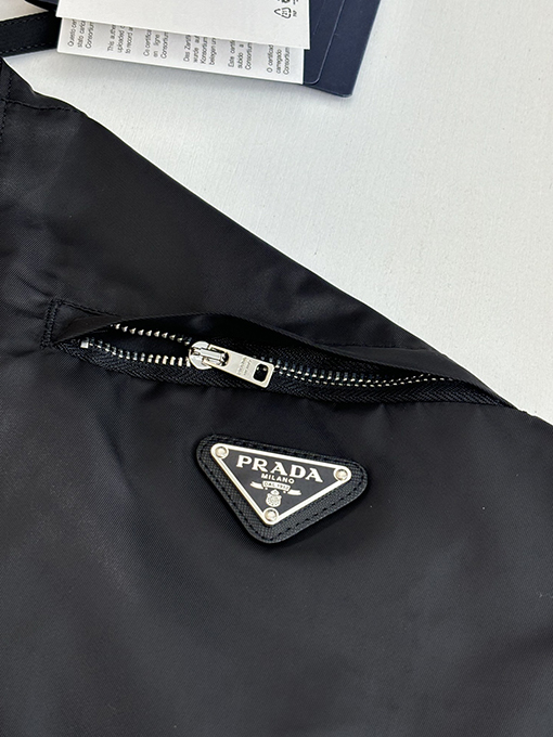 プラダ トライアングルロゴ織り長袖フード付きジャケット