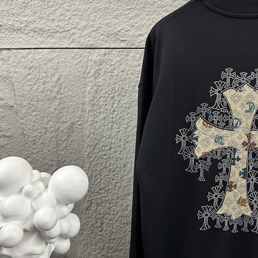 クロムハーツ 馬蹄十字架サンスクリットアップリケサンスクリットアップリケラインストーンスウェットシャツ