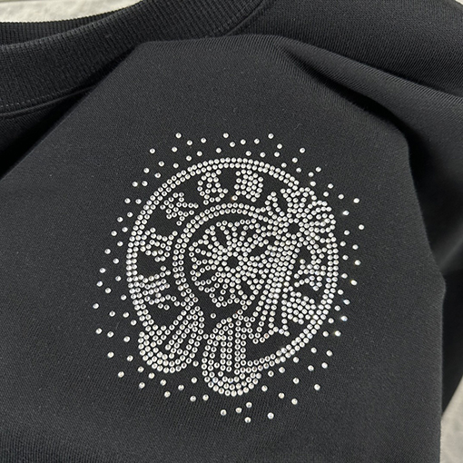 クロムハーツ 馬蹄十字架サンスクリットパールラインストーンクルーネックスウェットシャツ