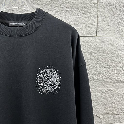 クロムハーツ 馬蹄十字架サンスクリットパールラインストーンクルーネックスウェットシャツ