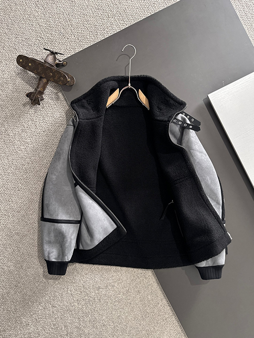 バレンシアガコピー 新モデル人気の両面ファーコート