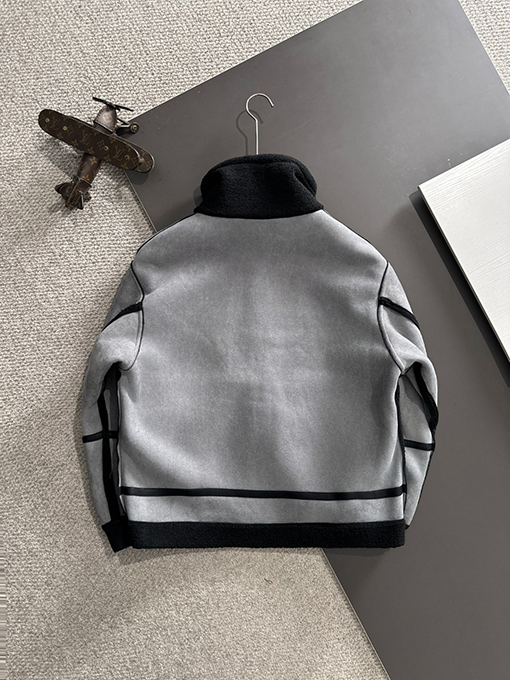 バレンシアガコピー 新モデル人気の両面ファーコート