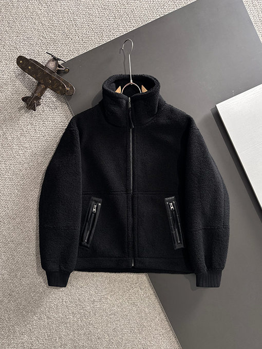 バレンシアガコピー 新モデル人気の両面ファーコート