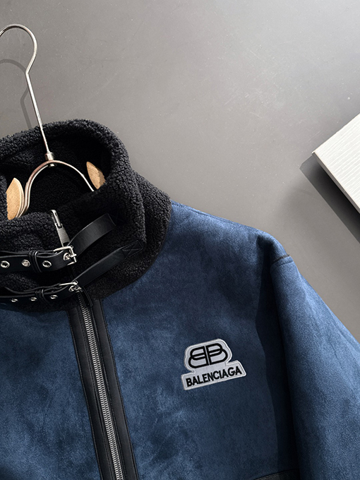 バレンシアガコピー 新モデル人気の両面ファーコート