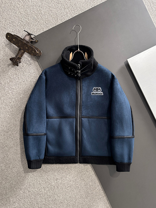 バレンシアガコピー 新モデル人気の両面ファーコート