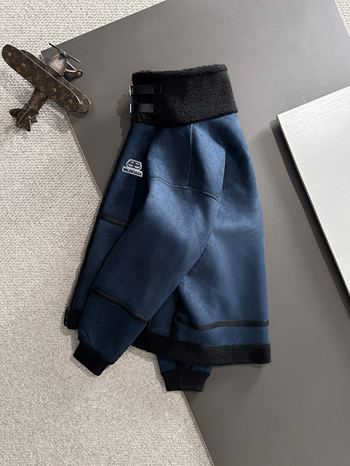 バレンシアガコピー 新モデル人気の両面ファーコート