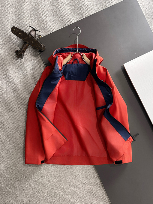 モンクレール 新しいトレンチコートジャケット