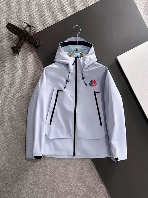 モンクレール 新しいトレンチコートジャケット