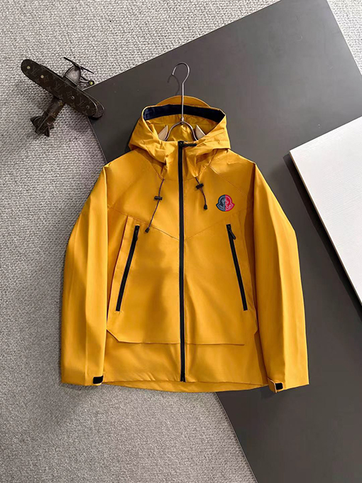 モンクレール 新しいトレンチコートジャケット