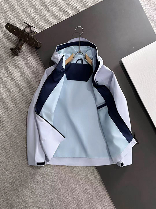 モンクレール 新しいトレンチコートジャケット