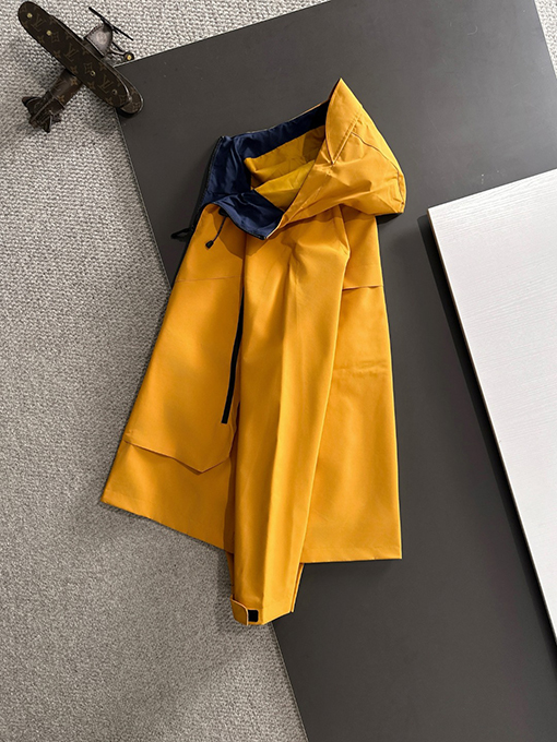 モンクレール 新しいトレンチコートジャケット