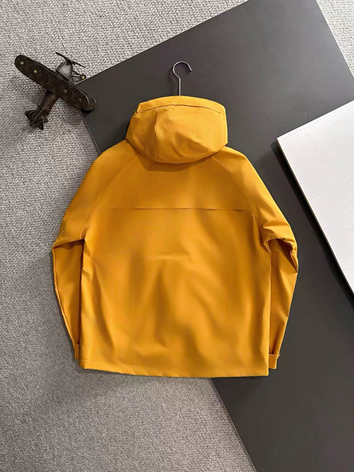 モンクレール 新しいトレンチコートジャケット