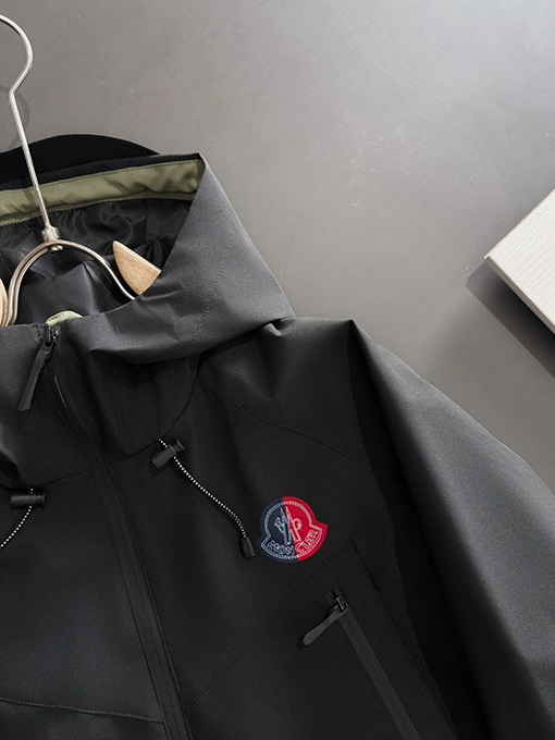 モンクレール 新しいトレンチコートジャケット
