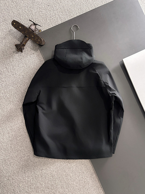 モンクレール 新しいトレンチコートジャケット