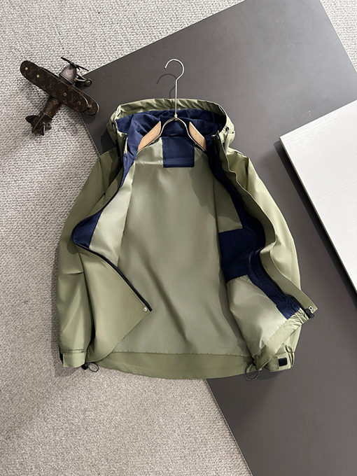 フェンディ トレンチコートジャケット