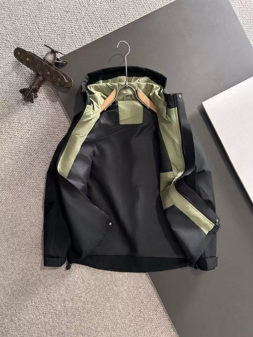 フェンディ トレンチコートジャケット