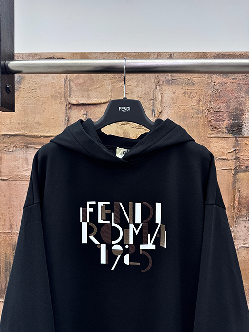 フェンディ レタープリントパーカー