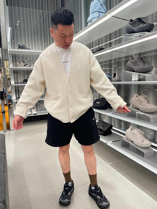 バレンシアガ Balenciaga アームロゴカーディガンセーター