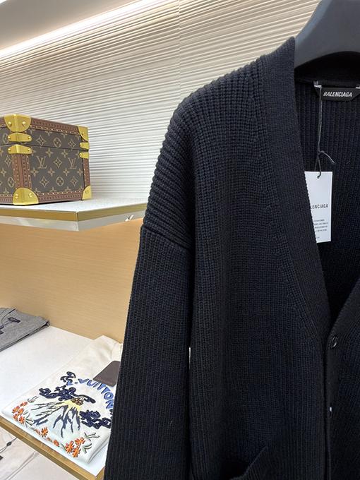 バレンシアガ Balenciaga アームロゴカーディガンセーター