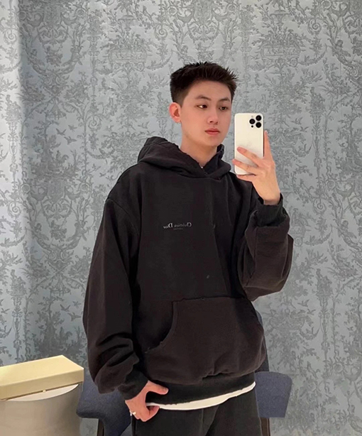 ディオール Christian Dior Couture 無地のロゴレタープリントのダメージパーカー