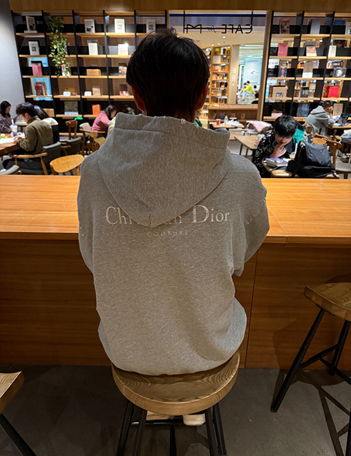 ディオール Christian Dior Couture 無地のロゴレタープリントのダメージパーカー