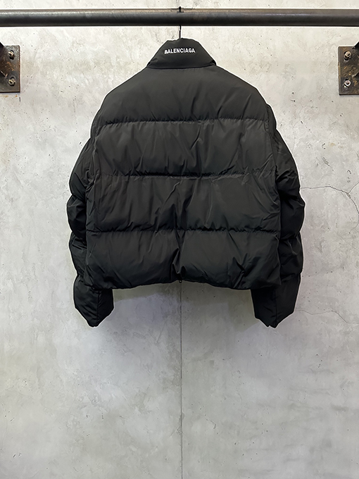 バレンシアガコピー Balenciaga ショートロゴ刺繍ウエストコットンコート