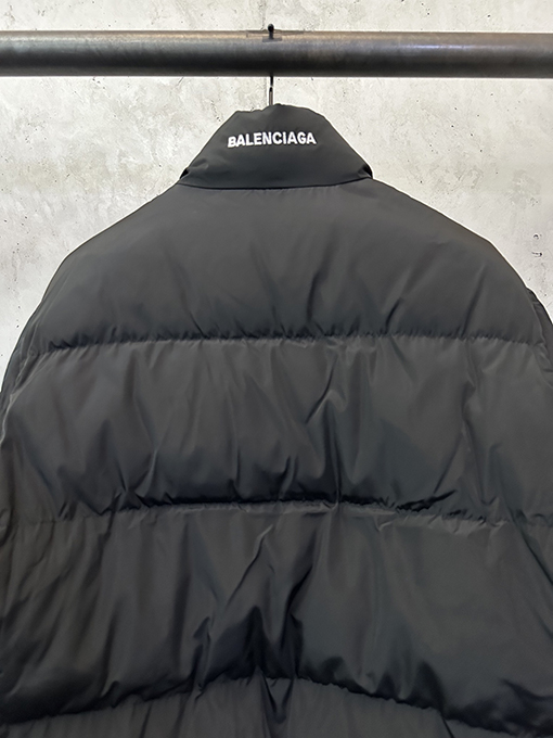 バレンシアガコピー Balenciaga ショートロゴ刺繍ウエストコットンコート