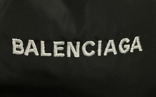 バレンシアガコピー Balenciaga ショートロゴ刺繍ウエストコットンコート