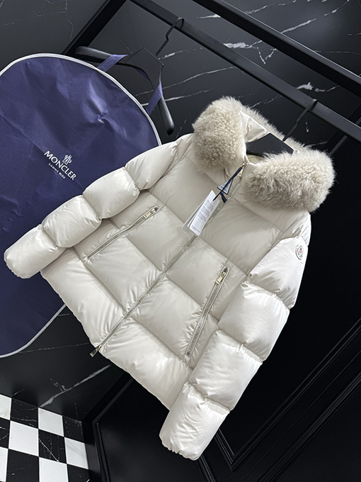 モンクレール Laichefur レディース フード付きショートAラインダウンジャケット
