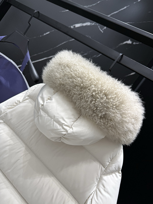 モンクレール Laichefur レディース フード付きショートAラインダウンジャケット