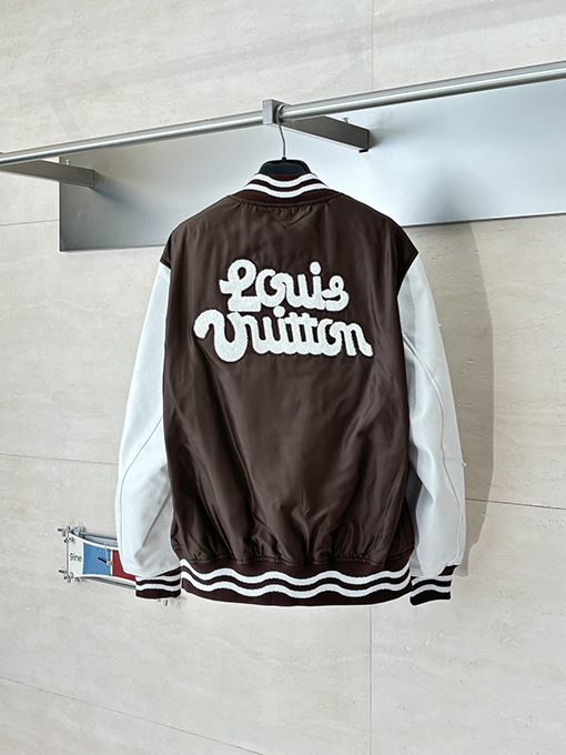 ルイヴィトン ブラウンのデイジー刺繍入りベースボールジャケット