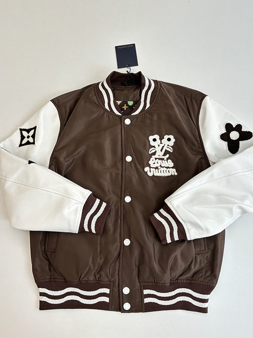 ルイヴィトン ブラウンのデイジー刺繍入りベースボールジャケット