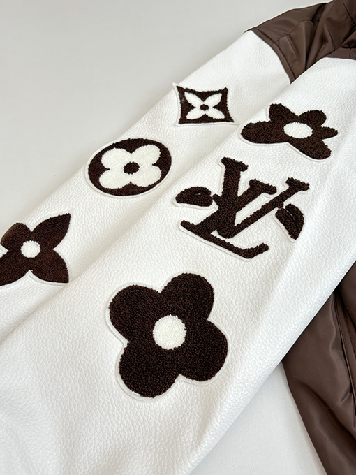 ルイヴィトン ブラウンのデイジー刺繍入りベースボールジャケット