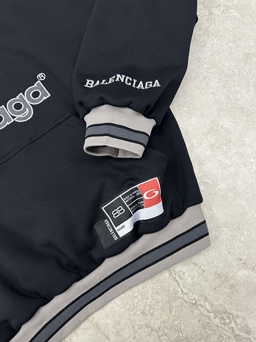 バレンシアガ Balenciaga 新しいフード付きスウェットシャツ