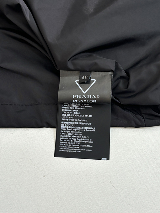 プラダ Re-Nylon リサイクルナイロン クラシック トライアングル ロゴ トレンチコート