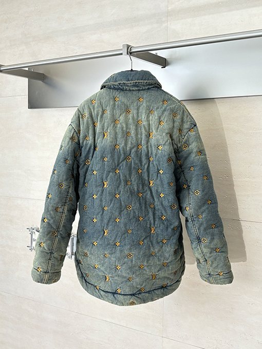 ルイヴィトン ファレルウィリアムスとの共同ブランドフル刺繍のダメージデニムジャケット