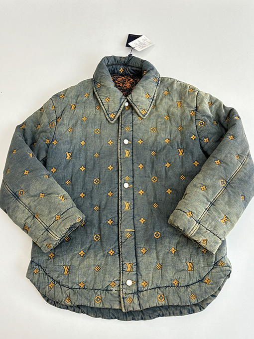 ルイヴィトン ファレルウィリアムスとの共同ブランドフル刺繍のダメージデニムジャケット