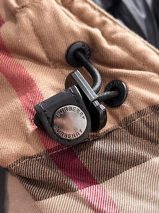 バーバリー チェック柄フード付きダウンジャケット