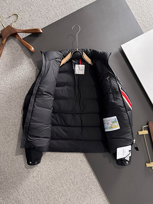 モンクレール スタンドカラートリコロールリボンショートダウンジャケット