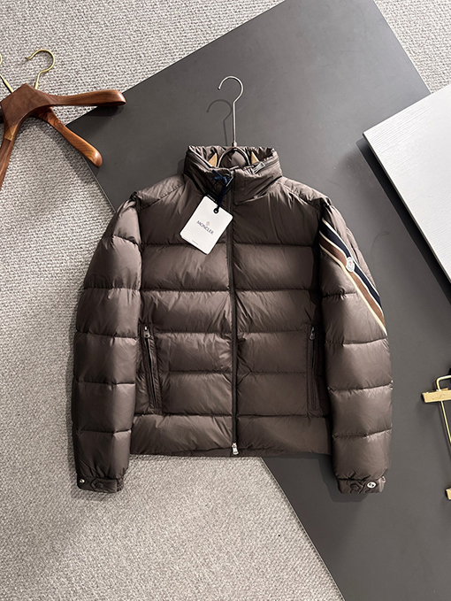 モンクレール スタンドカラートリコロールリボンショートダウンジャケット