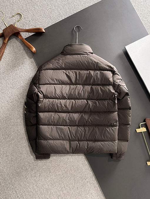 モンクレール スタンドカラートリコロールリボンショートダウンジャケット