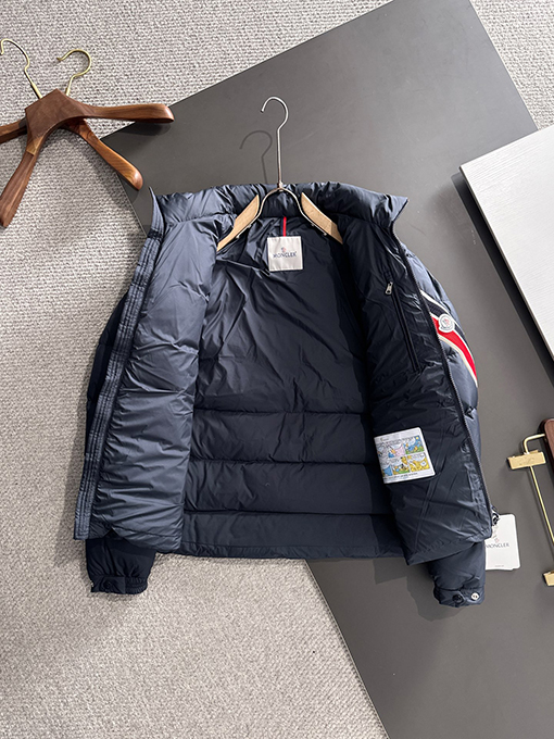 モンクレール スタンドカラートリコロールリボンショートダウンジャケット