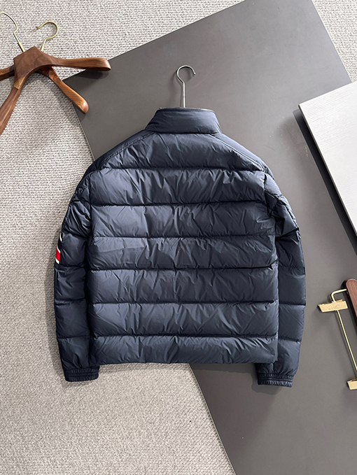 モンクレール スタンドカラートリコロールリボンショートダウンジャケット