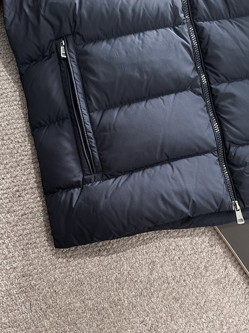 モンクレール スタンドカラートリコロールリボンショートダウンジャケット