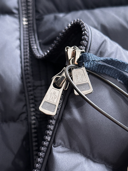 モンクレール スタンドカラートリコロールリボンショートダウンジャケット