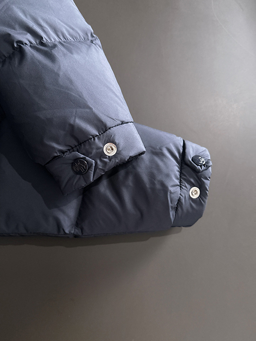 モンクレール スタンドカラートリコロールリボンショートダウンジャケット