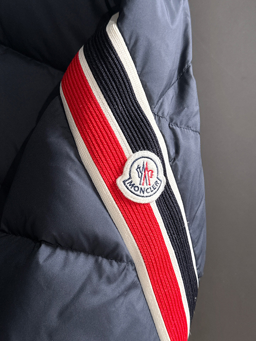 モンクレール スタンドカラートリコロールリボンショートダウンジャケット